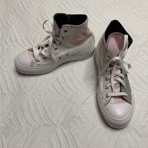 Converse Chinatown Market Women’s Grey & White High Top Sneakers. Size 7.5